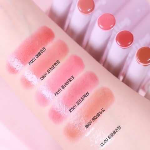 Зволожувальний високопігментований бальзам для губ Derma Factory  3