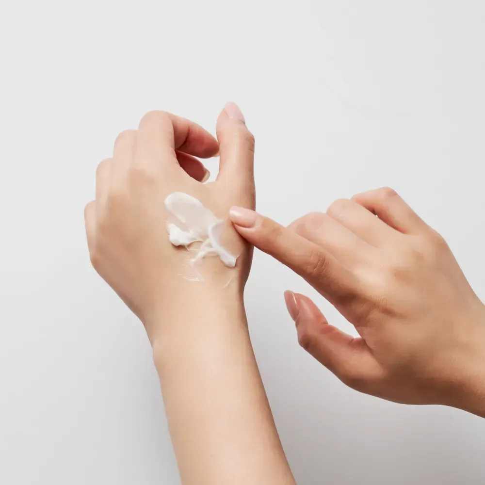 Регенеруючий антивіковий крем для шиї з полінуклеотидами та ізофлавонами Arocell Super Neck Cream 2