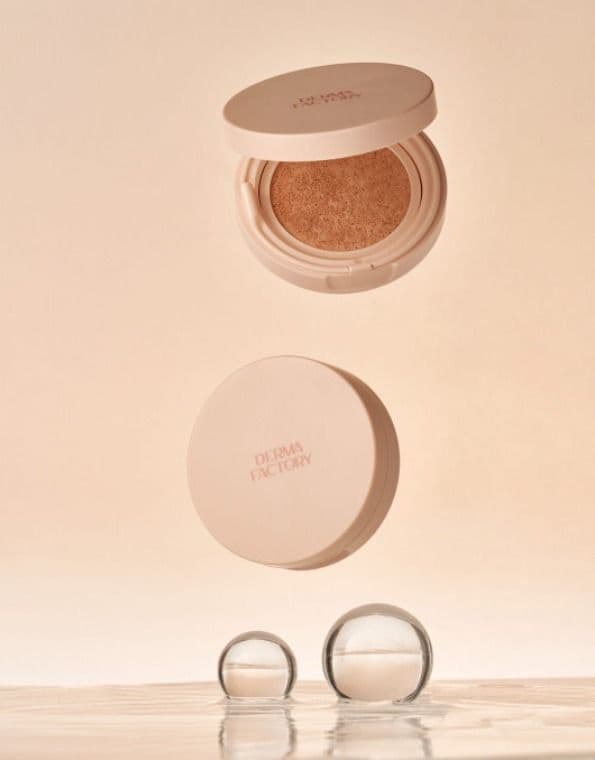 Зволожуючий та розгладжуючий кушон з тональним ефектом Derma Factory Vegan Collagen Cushion, відтінок 21 світлий бежевий  2