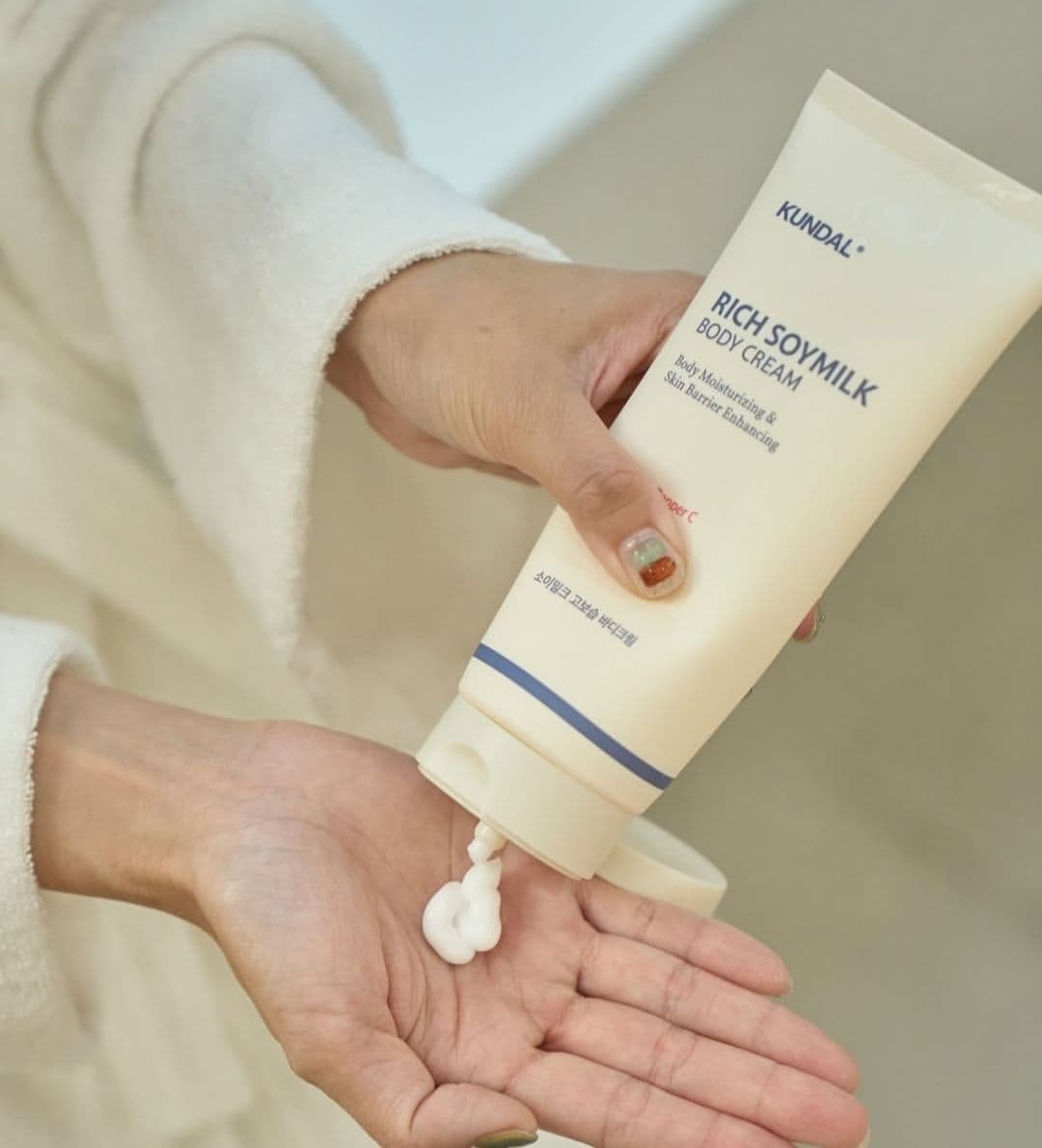 Крем для тіла з керамідами KUNDAL Rich Soymilk Body Cream 2