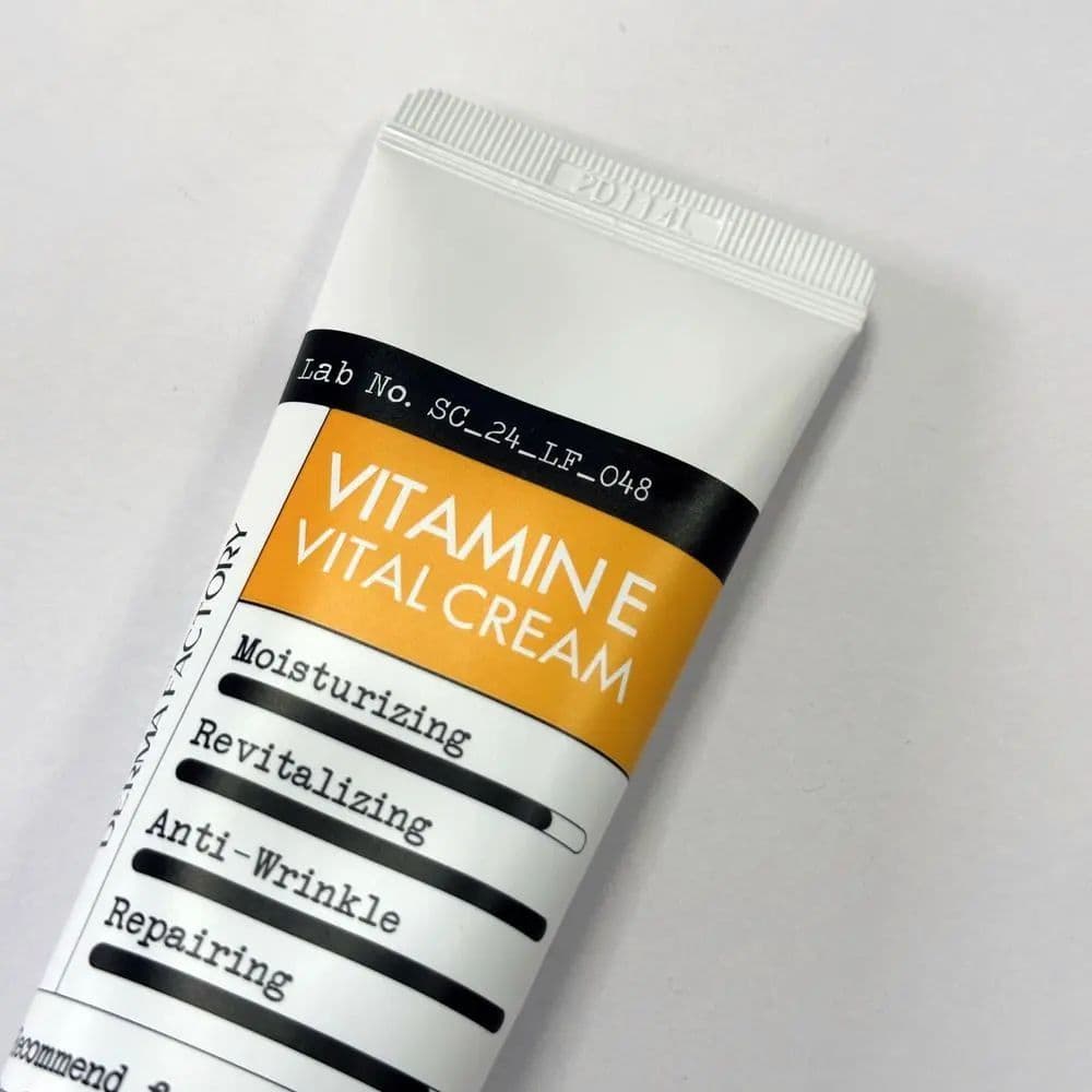 Антиоксидантний бар'єрний крем Derma Factory Vitamin E Vital Cream 3