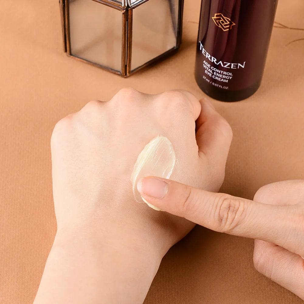 Омолоджуючий крем з природним комплексом проти зморшок навколо очей TERRAZEN AGE CONTROL VITAL ENERGY EYE CREAM 2