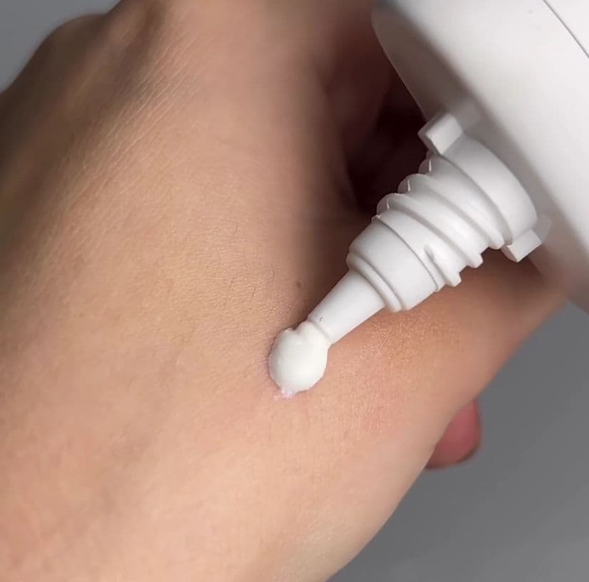 Інтенсивно омолоджуюче сонцезахисне молочко Nuselique EZEN Sunscreen Milk 3