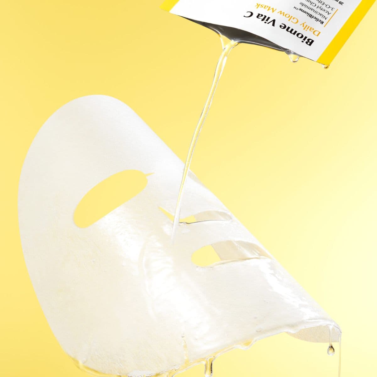 Освітлювальна тканинна маска з вітаміном C UIQ Biome Vita C Daily Glow Mask 2