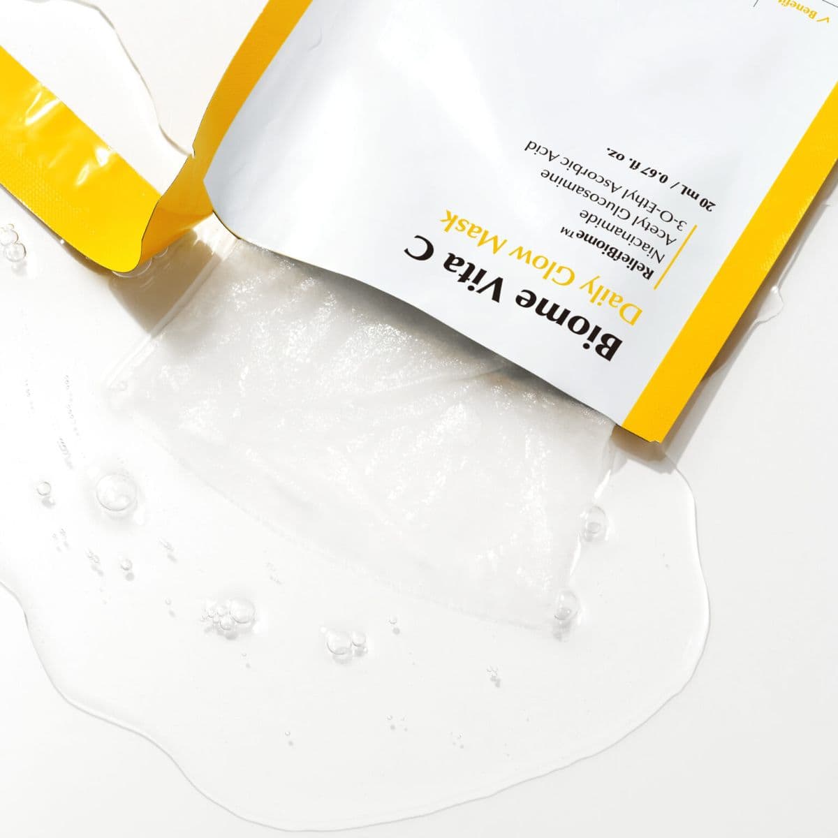 Освітлювальна тканинна маска з вітаміном C UIQ Biome Vita C Daily Glow Mask 3