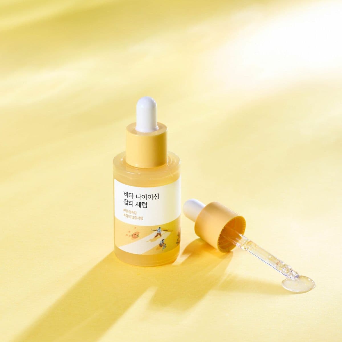 Освітлювальна сироватка з вітаміном C та ніацинамідом ROUND LAB Vita Niacinamide Dark Spot Serum 2