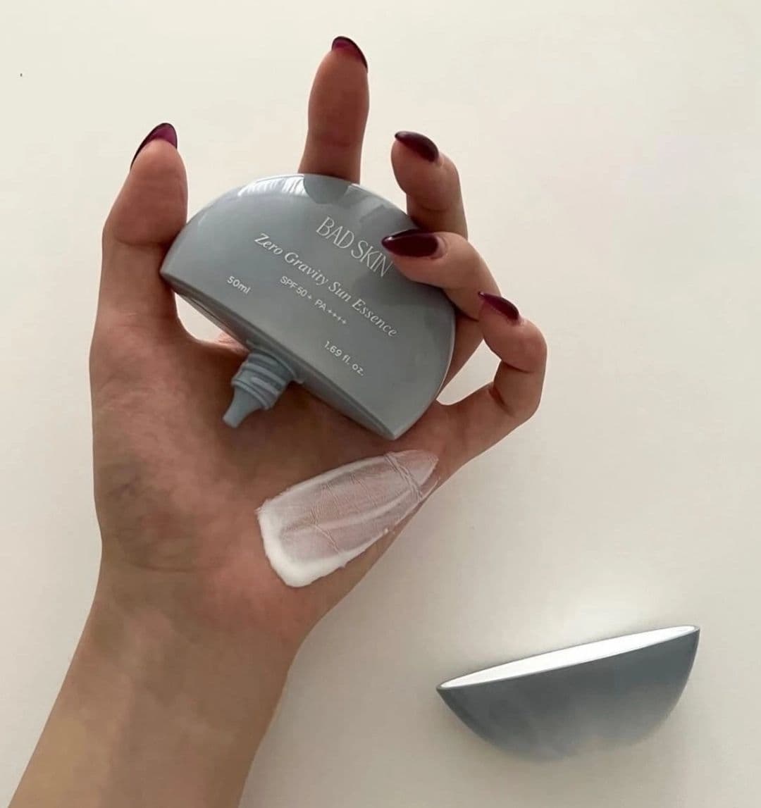 Сонцезахисна есенція для обличчя BAD SKIN Zero Gravity Sun Essence 4