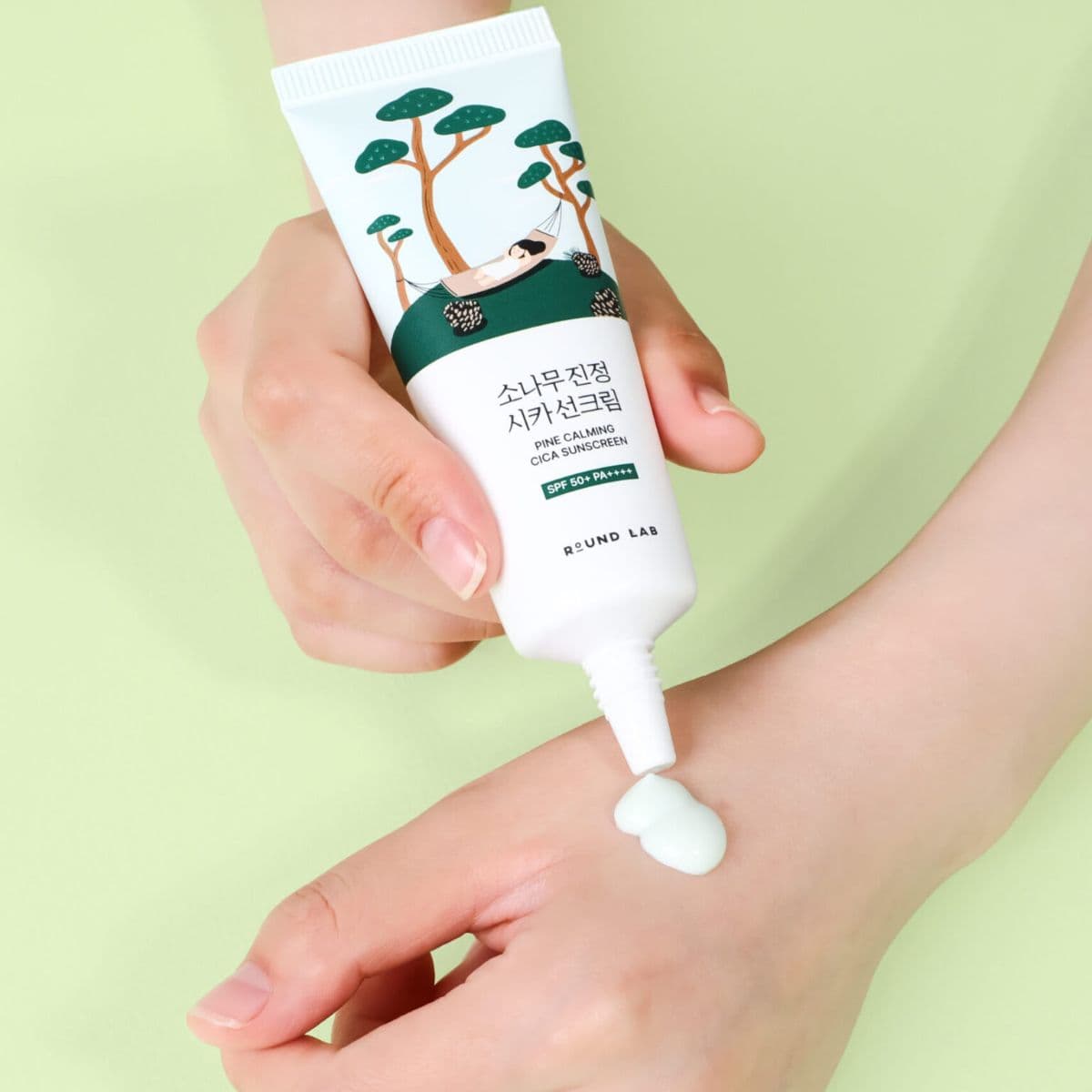 Сонцезахисний крем з екстрактом голок сосни ROUND LAB Pine Calming Cica Sunscreen 2