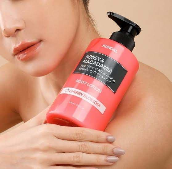 Лосьйон для тіла "Груша & Фрезія" KUNDAL Honey & Macadamia Body Lotion Pear & Freesia 3