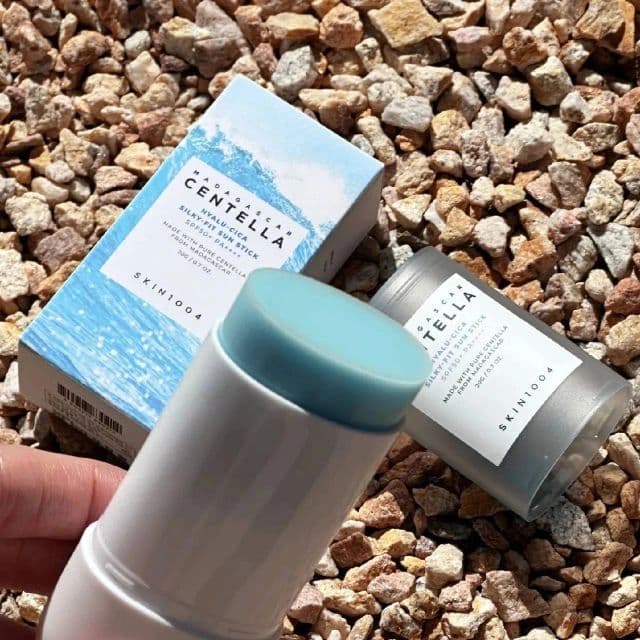 Сонцезахисний стік з гіалуроновою кислотою та центеллою SKIN1004 Hyalu-Cica Silky-Fit Sun Stick SPF50+ PA++++