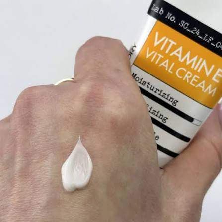 Антиоксидантний бар'єрний крем з вітаміном К Derma factory Vitamin E Vital Cream  2