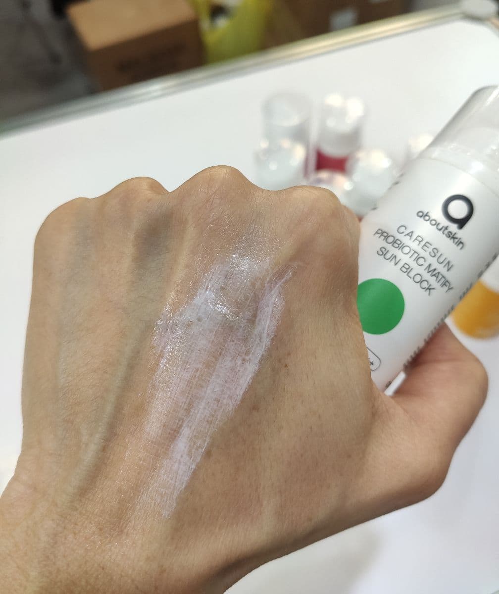 Матуючий сонцезахисний крем About Skin CareSun Probiotic Matify Sun Block SPF50+/PA++++ 2