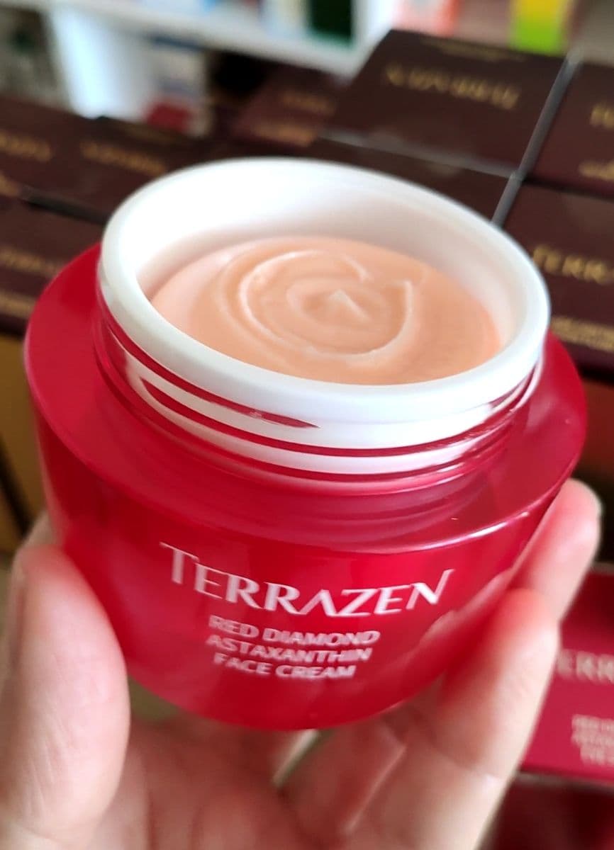 Омолоджуючий крем з астаксантином TERRAZEN RED DIAMOND ASTAXANTHIN FACE CREAM 4