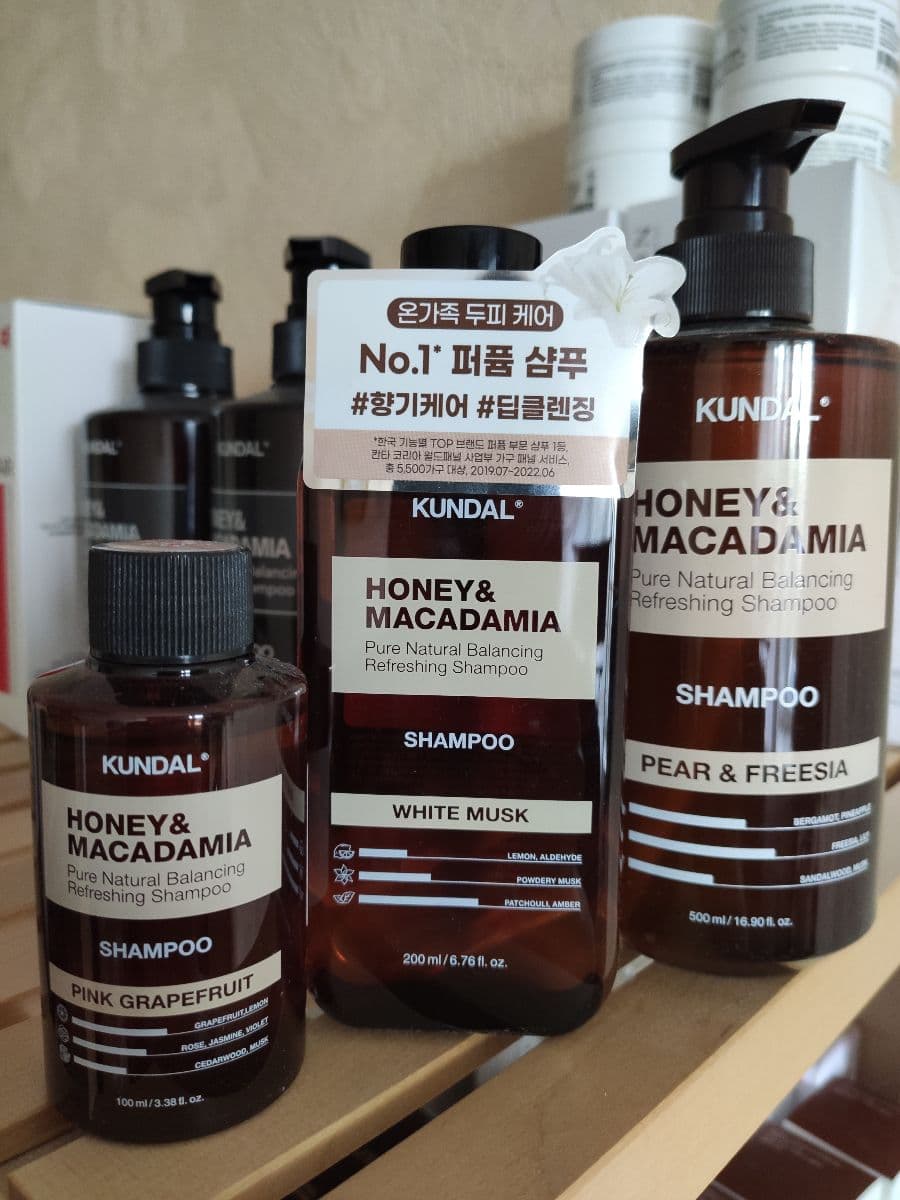 Шампунь відновлюючий "Білий Мускус" Kundal Honey & Macadamia Shampoo White Musk 3