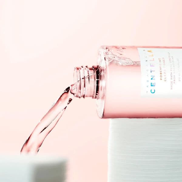 Тонер для звуження пор та контролю жирності шкіри SKIN1004 Madagascar Centella Poremizing Clear Toner 2