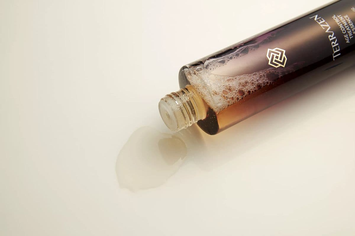 Омолоджуюча есенція з природним комплексом проти зморшок TERRAZEN AGE CONTROL TREATMENT ESSENCE 2