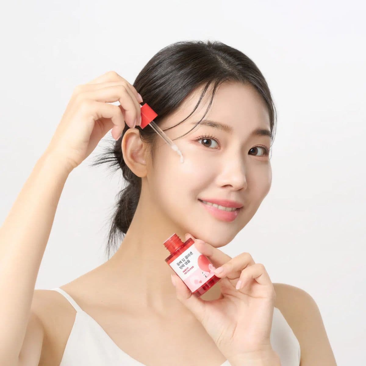 Концентрована сироватка з колагеном ROUND LAB Camellia Deep Collagen Firming Ampoule 2