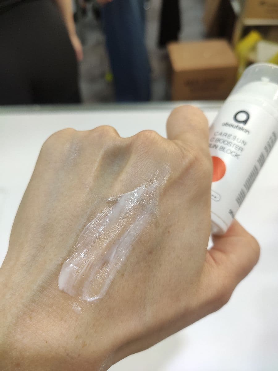 Антиоксидантний та освітлюючий сонцезахисний крем About Skin CareSun C Booster Sun Block SPF50+/PA++++ 2